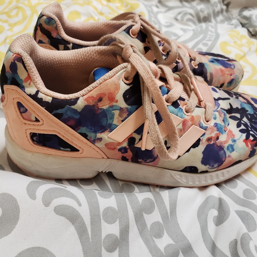 Adidas girl's tennis shoes